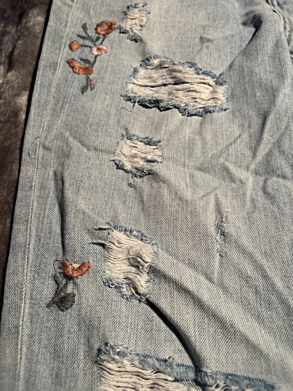 Lucky Brand Light Blue Distressed Boyfriend Jeans with Floral Embroidery - Picture 12 of 15